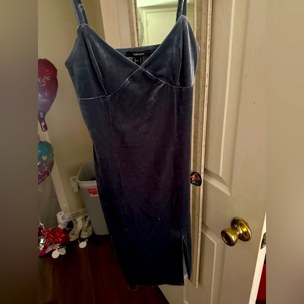 Velvet blue short dress, with slit. Small 
Forever 21